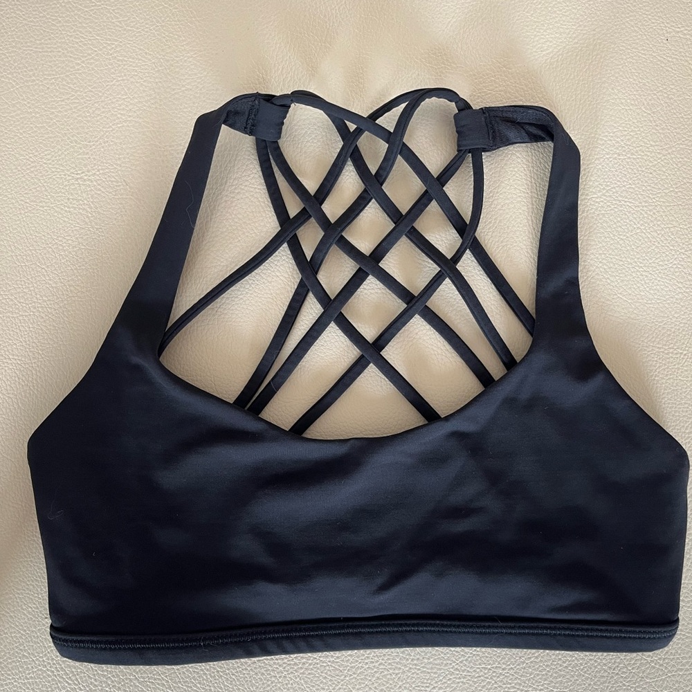 Lululemon free to be wild sports bra Size 4
